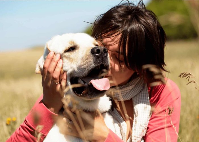 אישה עם כלב